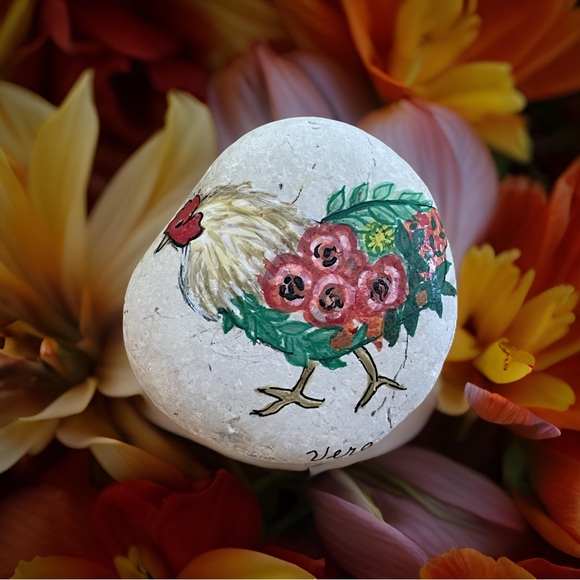 Handcrafted painted floral chicken rock white background stone red pink green - Picture 4 of 13